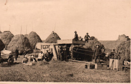 Estonie - Eesti: Rehepeksumasin Valga Lähistel (Moissonneuse-batteuse Près De Valga) Foto Kunimagi - Estland