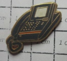 710F Pin's Pins / Beau Et Rare / FRANCE TELECOM / COMBINE TELEPHONIQUE MODERNE NOIR ROUGE ET OR - France Telecom