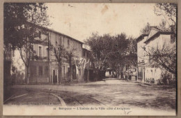 CPA 84 - SORGUES - L'Entrée De La Ville ( Côté D'Avignon ) - TB PLAN CENTRE VILLAGE Devantures Magasins Petite Animation - Sorgues