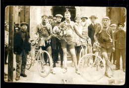 DES ROUTIERS CYCLISME / LES TROIS VAINQUEURS à Identifier / CPA PHOTO / TOP RARE - Cyclisme