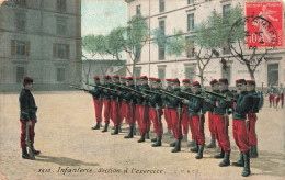 MILITARIA - Régiments - Infanterie Section à L'exercice - Colorisé - Carte Postale Ancienne - Régiments