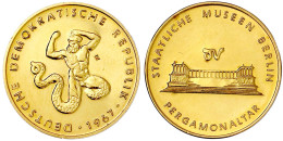 Goldmedaille 1967, Unsign. Auf Die Staatlichen Museen In Berlin/Pergamonaltar. 26,5 Mm, 15,01 G (900/1000, Unpunziert) P - Autres & Non Classés