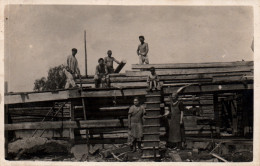 Estonie - Eesti: Ridalepa - Construction D'un Bâtiment Du Village (Abjaka Tal?) - Estland