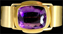 Armreif Gelbgold 585/1000 Mit Großem Amethyst Im Smaragdschliff, 19 X 23 X 10 Mm. Breite Des Armbands 19 Mm, Durchmesser - Other & Unclassified