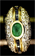 Damenring Gelbgold 585, Besetzt Großem Smaragd, 12 Kl. Saphiren Und 58 Kl. Brillanten. Alle Steine Zus. Ca. 0,6 Ct. Ring - Autres & Non Classés