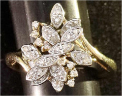 Damenring Gelbgold 585/1000 Mit Bouquet Aus 32 Kl. Diamanten. Ringgröße 18. 3,33 G - Autres & Non Classés