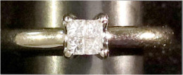 Damenring Gelbgold 585/1000 Mit 4 Kleinen, Zum Quadrat Angeordneten Brillanten. Ringgröße 18. 4,33 G - Autres & Non Classés