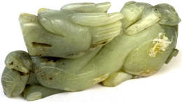 Grüne Jade-Drachenfigur Mit Jungem Auf Dem Rücken. Frühes 20. Jh. 22 X 9,5 X 4 Cm - China