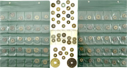 96 Stück: Cashmünzen Meist Der Qing-Zeit, Vereinzelt älter Bis Zur Han-Zeit, 3 Amulette. Unterschiedlich Erhalten - China