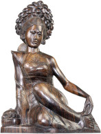 Hölzerne Skulptur Einer Sitzenden Dame. Höhe 37 Cm - Indonésie