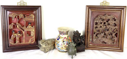 6 Asiatische Gegenstände: China Moderne Porzellanvase, 2 Rot Bemalte Holzbilder, China (?) Versilberte Blechdose In Form - Other - Asia