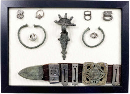 Kl. Sammlung Von 10 Artefakten Der Penkovka-Kultur. Fibeln Aus Bronze, Silber, 2 Bronze-Armreifen, Gürtel-Teil (Leder Mo - Other & Unclassified