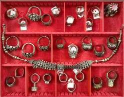 Schuber Äthiopien: Kette, 27 Ringe, Teils Silber, Teils Messing, Teils Versilbert. Meist Aus Harar - Other & Unclassified