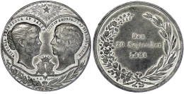 Zinnmedaille 1881 Von Ekvall. Hochzeit Der Prinzessin Victoria Von Baden Mit Dem Kronprinzen Gustav Von Schweden. 44 Mm. - Pièces De Monnaie D'or