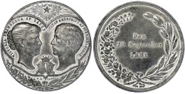 Zinnmedaille 1881 Von Ekvall. Hochzeit Der Prinzessin Victoria Von Baden Mit Dem Kronprinzen Gustav Von Schweden. 44 Mm. - Gold Coins