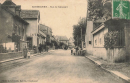 Audincourt * La Rue De Seloncourt * Café * Villageois - Autres & Non Classés