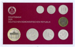 Kursmünzensatz Von 1 Pfennig Bis 5 Mark 1988 In Hartplastik, Inlett Rot. Orig. VEB. Polierte Platte - Sonstige & Ohne Zuordnung