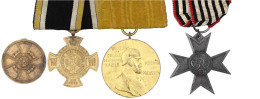 Preussen: Zweier-Ordenspange Mit Königgrätz-Kreuz Und Kaiser-Wilhelm-Med., Dazu Kreuz Für Kriegshilfsdienst Am Band Und  - Andere & Zonder Classificatie