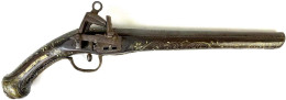 Alte, Vermutlich Orientalische Steinschlosspistole Um 1820 Mit Messingbeschlägen Und Teils Versilberten Intarsien. Länge - Decorative Weapons