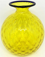 Designer-Vase "Monofiore Balloton" In Gelb Mit Blauer Lippe, Von Venini Murano. Höhe 15 Cm - Glass & Crystal