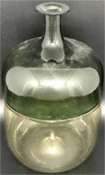 Designer-Flaschenvase "Bollo" 1986 Von Venini Murano. Oben Grün, Unten Klar. Am Boden Signiert. Nach Dem Design Von Tapi - Glas & Kristal