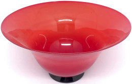 Designer-Schale "Anni Trenta" In Rot, Am Boden Signiert, Datiert 1989, Von Venini Murano. Höhe 11,5 Cm, Durchmesser 25 C - Glas & Kristal