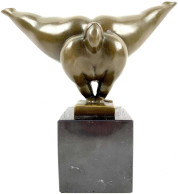 Bronzeskulptur "abstrakte Rubensdame Im Handstandl" Auf Marmorsockel. Signiert Milo. Gesamthöhe 23 Cm. Fonderie Bords De - Other & Unclassified