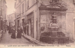 St Rémy De Provence * La Rue Carnot Et Fontaine Nostradamus * Villageois - Saint-Remy-de-Provence