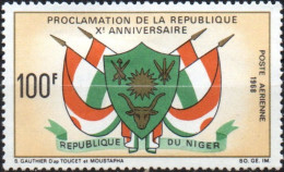 NIGER Poste Aérienne  99 ** MNH 10ème Anniversaire De La République Drapeau Flag Armoirie 1968 - Niger (1960-...)