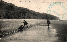 N°115992 -cpa Sangatte Plage -la Falaise Et La Cheminée Des Travaux Du Tunnel Sous Marin- - Sangatte