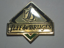 Pin's CHOCOLATS JEFF DE BRUGES - Judo