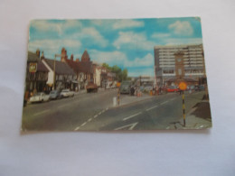 THE MARKET PLACE HODDESDON ( ENGLAND ANGLETERRE ) VIEILLES AUTOS CAMIONS 1972 COLORISER - Hertfordshire