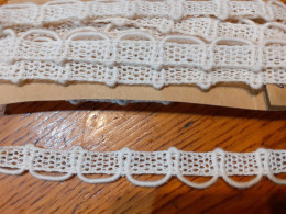 DENTELLE Ancienne GALON Bordure Crochet / 1.62 M X 14 Mm  De Large / COUTURE MERCERIE - Dentelles Et Tissus