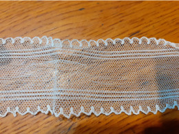 DENTELLE Tulle Ancienne GALON Bordure / 1.05 M X 4.5 Cm  De Large / COUTURE MERCERIE - Kant En Stoffen