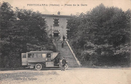 PONTCHARRA-sur-TURDINE (Rhône) - Place De La Gare - Autobus - Ecrit 1920 (2 Scans) - Pontcharra-sur-Turdine