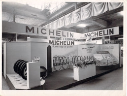 PHOTOGRAPHIE - Publicité - Michelin - Salon Exposition - Pneu - 24x18.5cm - - Gegenstände