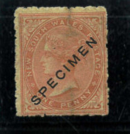 P2072 - NEW SOUTH WALES , SG 195 MLH , WITH DIAGONAL OVERPRINT SPECIMEN, UNUSUAL!! - Neufs