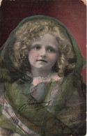 ENFANTS - Une Petite Fille Avec Des Cheveux Blonds Bouclés Avec Une Voile - Colorisé - Carte Postale Ancienne - Other & Unclassified