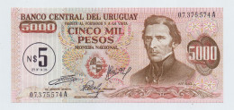 URUGUAY - 5 NUEVOS PESOS ON 5000 PESOS P-57 - 1975 UNC - Uruguay