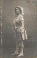 FANTAISIE - Femme - Loncin VIDAL - Tiens ! Voila Mathieu ! - Femme Tenant Un Baton En Fer - Carte Postale Ancienne - Bebes