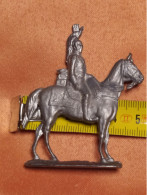 CUIRASSIER , 1/2 RONDE BOSSE OU PLAT D'ETAIN A PEINDRE - Figurines