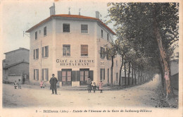 RILLIEUX-la-Pape (Rhône) - Entrée De L'Avenue De La Gare De Sathonay-Rillieux - Café-Restaurant - Voyagé 1906 (2 Scans) - Rillieux La Pape