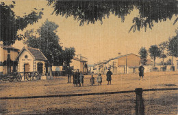 CPA 63 PUY GUILLAUME / LE CHAMP DE FOIRE / Cpa Toilée - Otros & Sin Clasificación