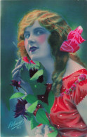 FANTAISIE - Femme - Bleuet - Femme En Robe Rouge Avec Des Fleurs - Carte Postale Ancienne - Mujeres