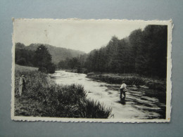 Daverdisse Sur Lesse - Pêcheur En Action Dans La Lesse - Daverdisse