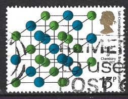 GRANDE-BRETAGNE. N°828 Oblitéré De 1977. Institut Royal De Chimie. - Química