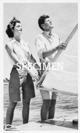 JFK - President John F. Kennedy And Jacuqeline Lee Bouvier Sailing At Hyannis Port 1953 - Hommes Politiques & Militaires