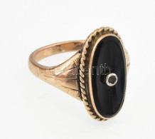 Arany (Au) Antik Női Gyűrű, ónix Berakással, 14k, Jelzés Nélkül, Bruttó: 5,98 G - Otros & Sin Clasificación