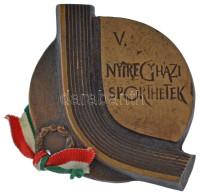 1984. "V. Nyíregyházi Sporthetek / 1984. Május" Bronz Emlékplakett Nemzetiszín Szalaggal Eredeti, Sérült Tokban (~80x100 - Zonder Classificatie