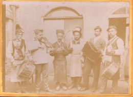 S 2  -  035    -        Groupe Musical Folklorique Des Années 1900  . - Foto